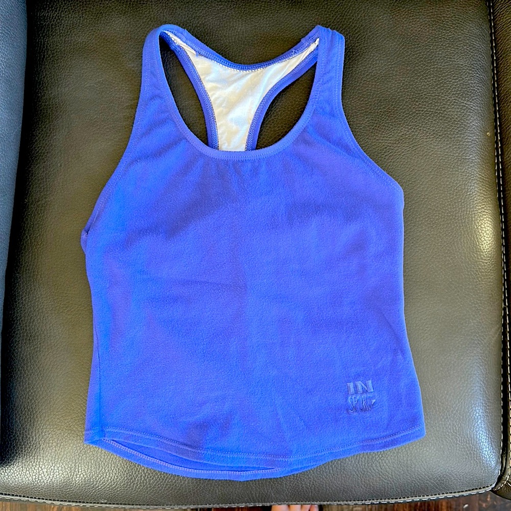 Woman’s soft work out tank with bra shelf. Medium.